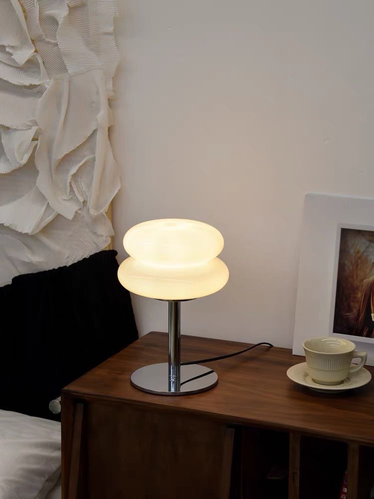 Jolie lampe de chevet potelée et moelleuse