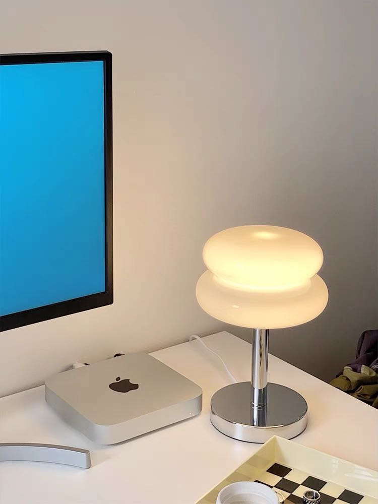 Jolie lampe de chevet potelée et moelleuse