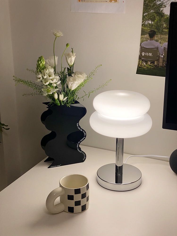 Jolie lampe de chevet potelée et moelleuse